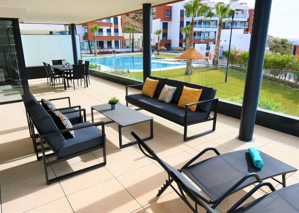 Апартаменты Casa Kerr - Luxury Apt - Sleeps 9 - Los Boliches Малага Экстерьер фото